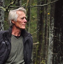 Portrait of Anders Tivell with trees in the background.