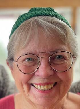 Portrait of Elisabeth Olzon with a window in the background.