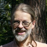 Portrait of Tomas Lohmmar with trees in the background.